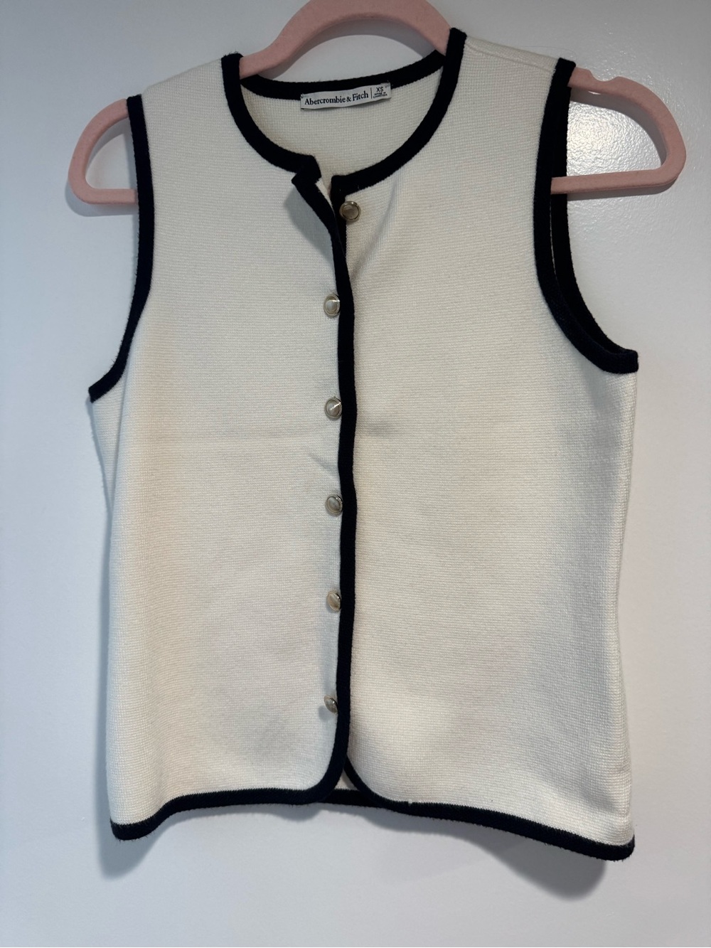 Abercrombie & Fitch Cream Sleeveless Button Front Top with Black Trim